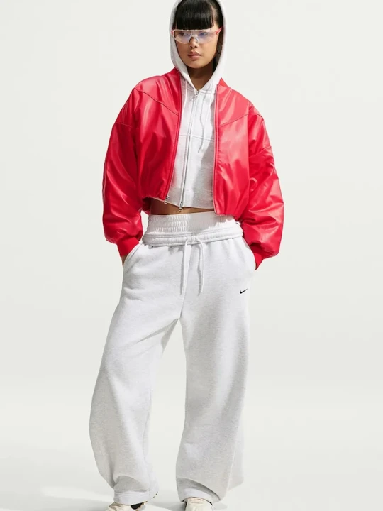 Zdjęcie produktu Nike Sportswear bomberka damska z imitacji skóry Therma-FIT czerwony