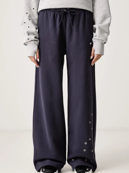 Zdjęcie produktu Nike Sportswear spodnie dresowe damskie z bawełną Studio Fleece niebieski