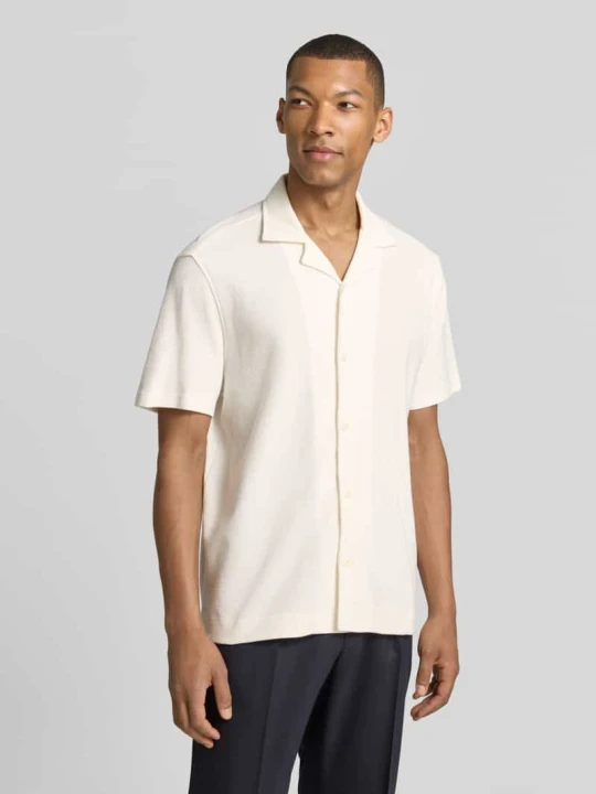 Zdjęcie produktu nowoczesny krój modern fit koszula casualowa z kołnierzem z połami Christian Berg Złamany biały