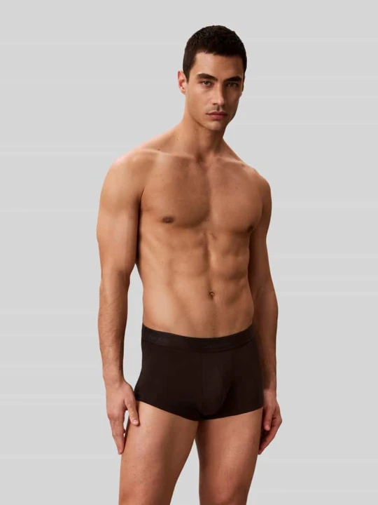 Zdjęcie produktu Niskie obcisłe bokserki z mieszanki bawełny w zestawie 3 szt. Calvin Klein Czarny