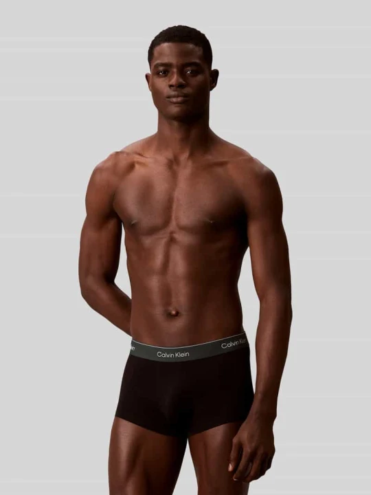 Zdjęcie produktu Niskie obcisłe bokserki z mieszanki bawełny w zestawie 3 szt. Calvin Klein Czarny
