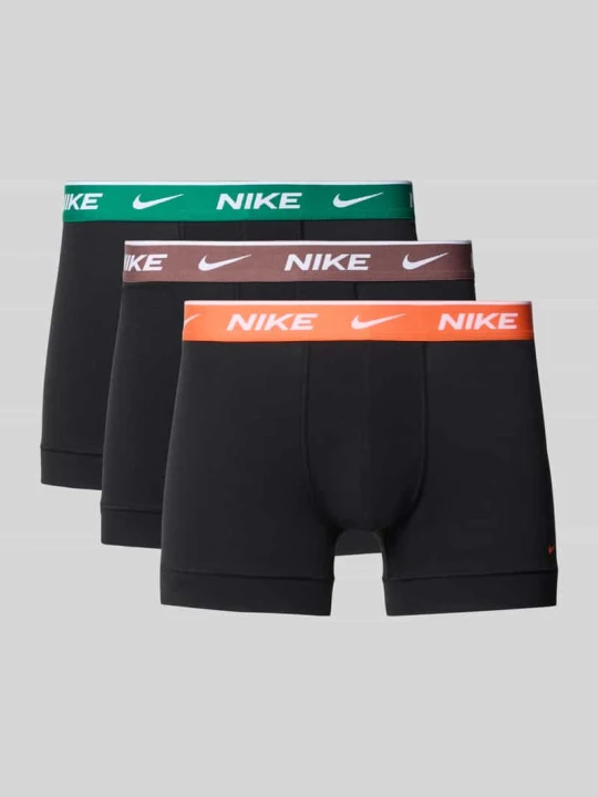 Zdjęcie produktu obcisłe bokserki o kroju slim fit z wyhaftowanym logo model 'Essential' Nike Czarny