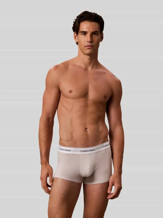 Zdjęcie produktu Obcisłe bokserki z mieszanka bawełny w zestaw 3 szt. model 'LOW RISE TRUNK 3PK' Calvin Klein Średnioszary