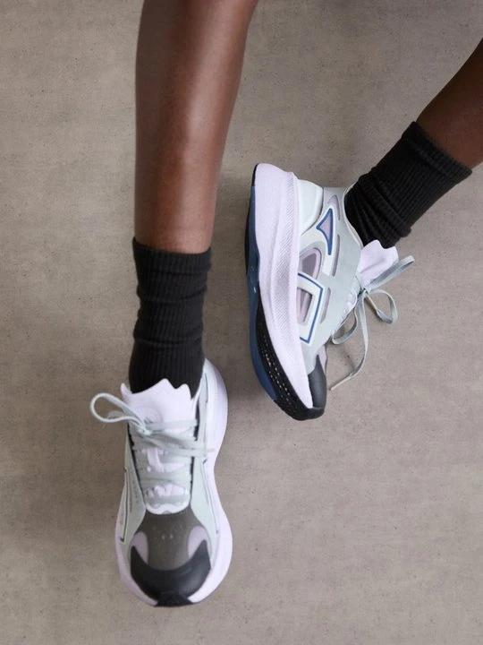 Zdjęcie produktu Obuwie do biegania treningowe Adidas by Stella McCartney jasnoszary