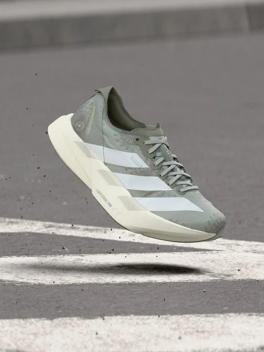 Zdjęcie produktu Obuwie do biegania treningowe Adidas srebrny