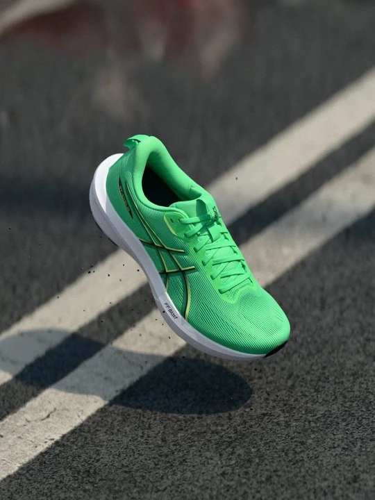 Zdjęcie produktu Obuwie do biegania treningowe Asics zielony