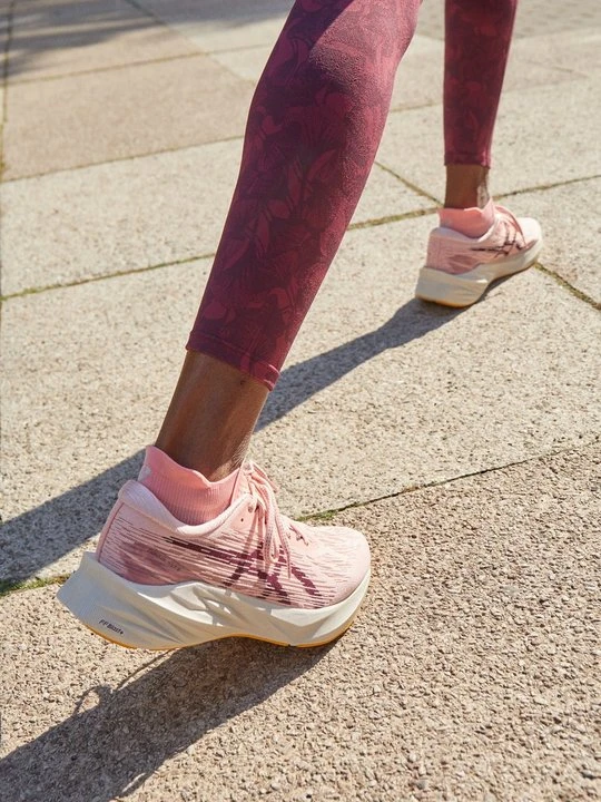 Zdjęcie produktu Obuwie do biegania treningowe Asics jasnoróżowy