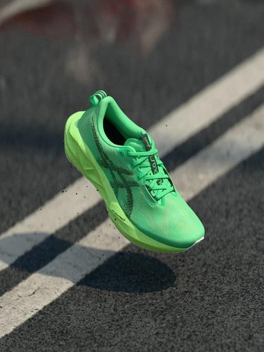 Zdjęcie produktu Obuwie do biegania treningowe Asics zielony