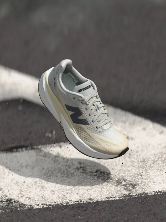 Zdjęcie produktu Buty do biegów ulicznych New Balance jasnoszary