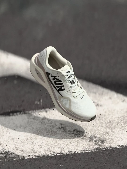 Zdjęcie produktu Obuwie do biegania treningowe Nike jasnoszary