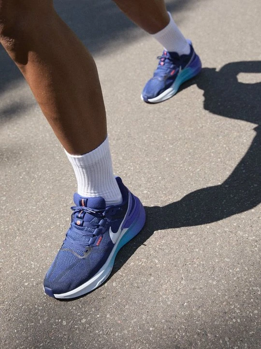 Zdjęcie produktu Obuwie do biegania treningowe Nike jasnoszary melanż