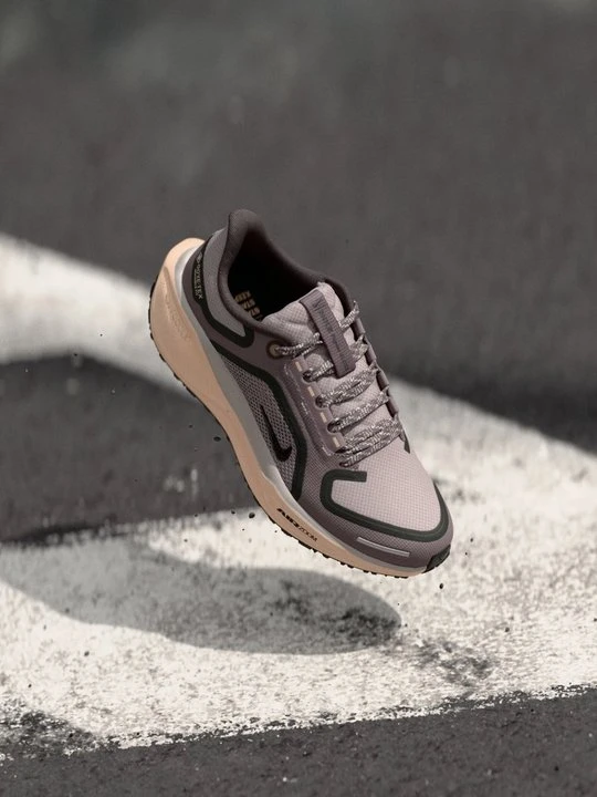 Zdjęcie produktu Obuwie do biegania treningowe Nike taupe