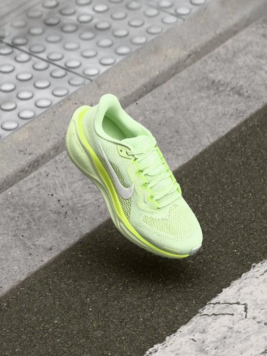 Zdjęcie produktu Obuwie do biegania treningowe Nike żółty neon
