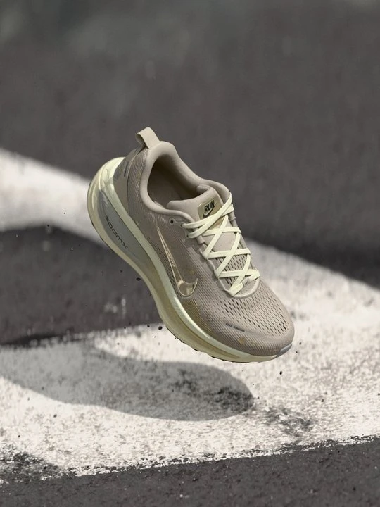 Zdjęcie produktu Obuwie do biegania treningowe Nike beżowy
