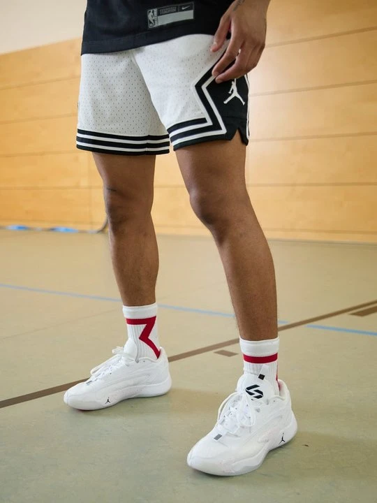 Zdjęcie produktu Obuwie do koszykówki Jordan biały