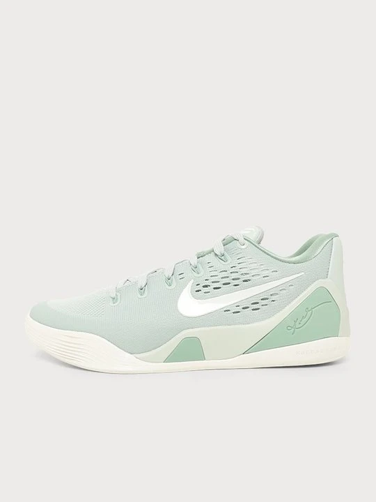 Zdjęcie produktu Obuwie do koszykówki Nike srebrny
