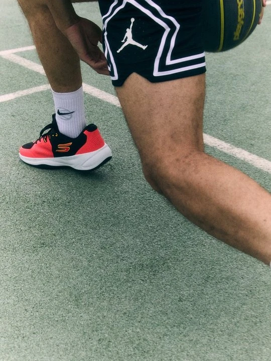 Zdjęcie produktu Obuwie do koszykówki Skechers koralowy
