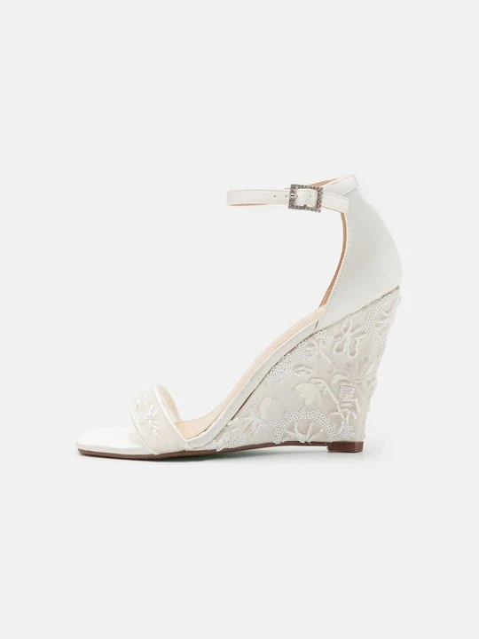 Zdjęcie produktu Obuwie ślubne Blue By Betsey Johnson mleczny