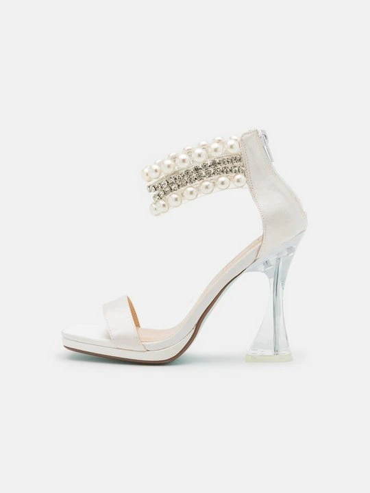 Zdjęcie produktu Obuwie ślubne Blue By Betsey Johnson mleczny