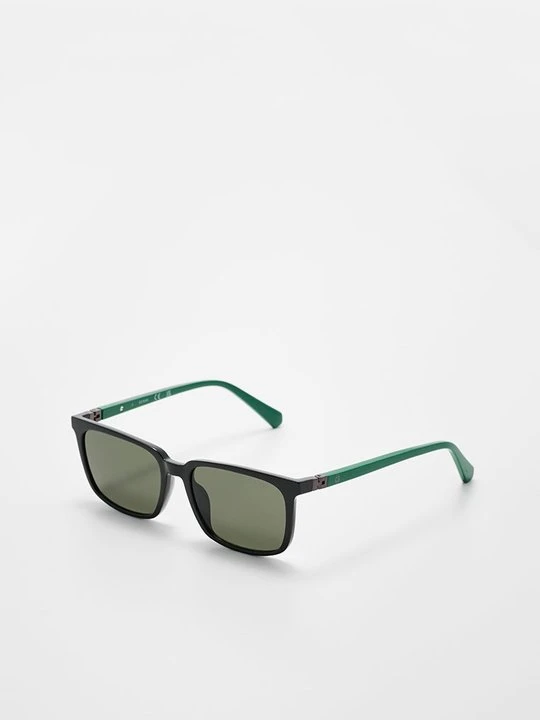 Zdjęcie produktu Okulary przeciwsłoneczne Guess czarny