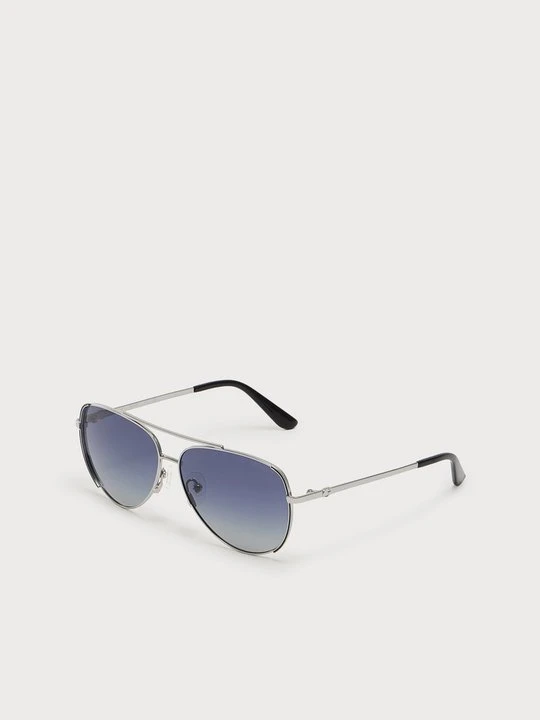 Zdjęcie produktu Okulary przeciwsłoneczne Guess srebrny