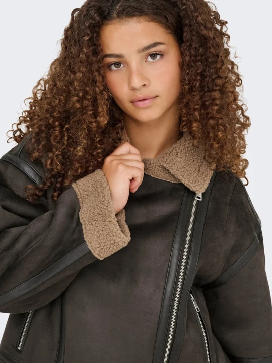 Zdjęcie produktu ONLY Kurtka "LIFE BOND OVERSIZJACKET" w kolorze brązowym ze skóry syntetycznej rozmiar: L