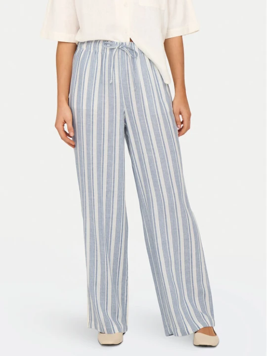 Zdjęcie produktu ONLY Spodnie materiałowe Caro 15291807 Błękitny Loose Fit Niebieski jasny