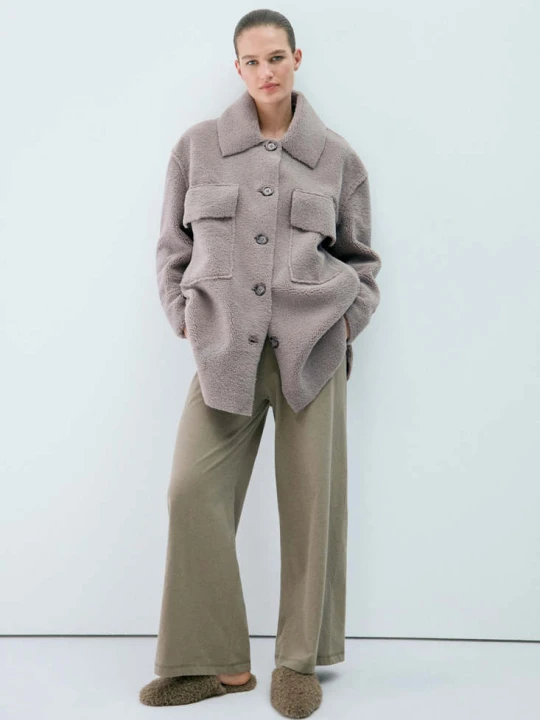 Zdjęcie produktu Bluza oversize z baranka średni brązowy - Kobieta - MANGO