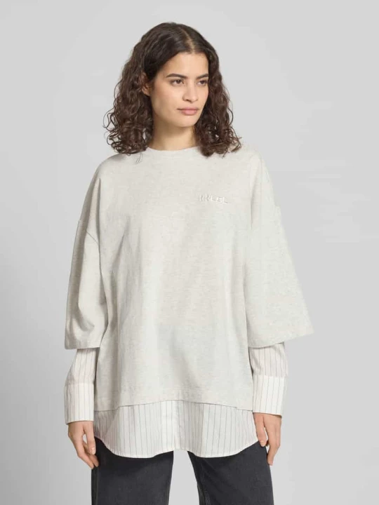 Zdjęcie produktu Oversize’owy longsleeve w stylu warstwowym Karo Kauer Jasnoszary