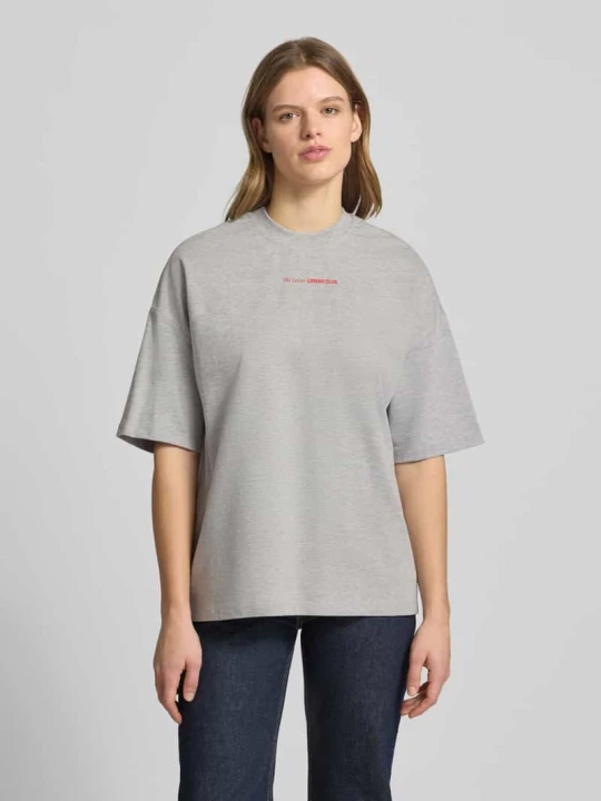 Zdjęcie produktu Oversize’owy T-shirt z okrągłym dekoltem model 'Lotte' LeGer Jasnoszary melanż