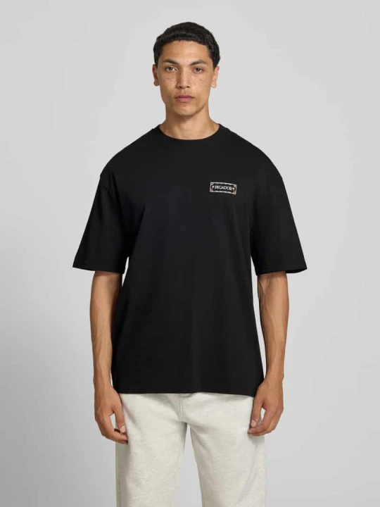 Zdjęcie produktu oversized t-shirt z nadrukiem z tyłu model 'Viborg' Pegador Czarny