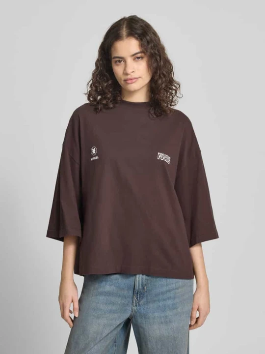 Zdjęcie produktu Oversized t-shirt z okrągłym dekoltem Karo Kauer Ciemnobrązowy
