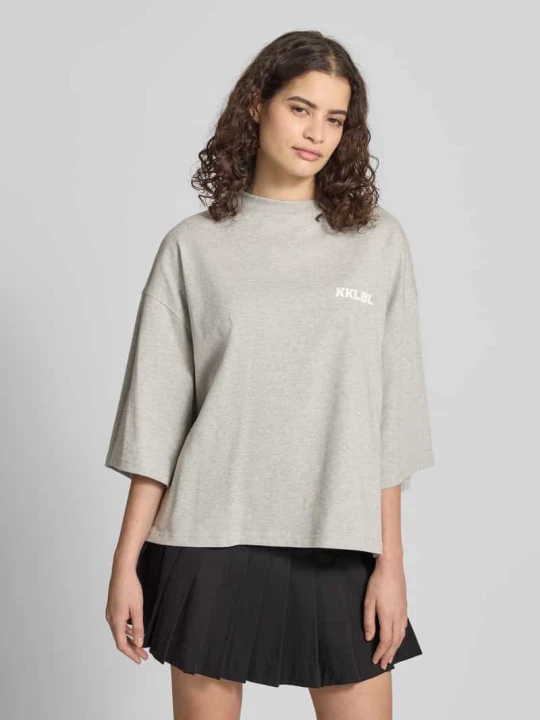 Zdjęcie produktu Oversized t-shirt z okrągłym dekoltem Karo Kauer Jasnoszary melanż