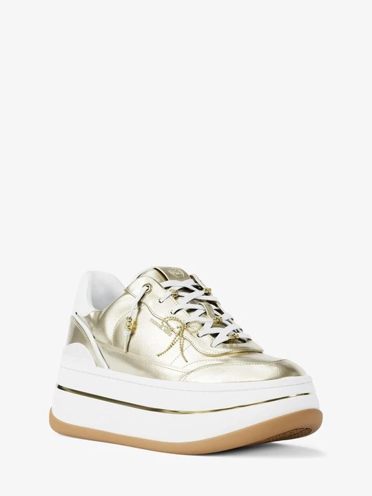 Zdjęcie produktu Ozdobne sneakersy Hayes z metalicznej skóry na platformie Michael Kors BLADOZŁOTY (Złoty)
