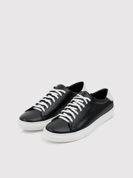 Zdjęcie produktu PAKO LORENTE – Skórzane czarne sneakersy męskie z białą wstawką