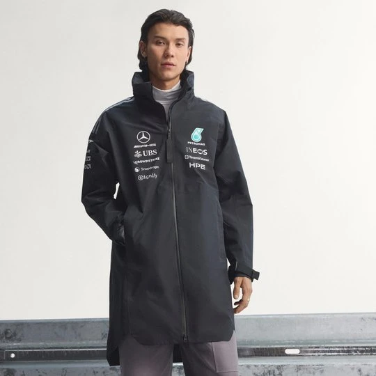 Zdjęcie produktu PARKA MERCEDES - AMG PETRONAS FORMULA 1 TEAM ENGINEERS RAIN Adidas czarny