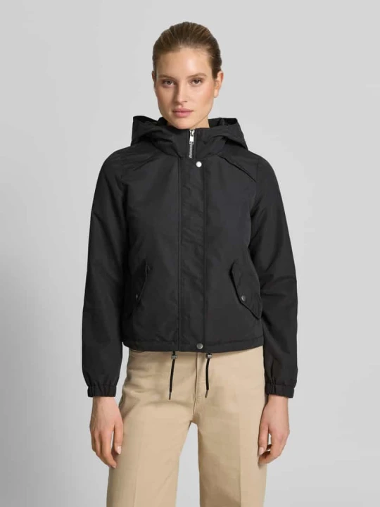 Zdjęcie produktu Parka o pudełkowym kroju z kapturem model 'ZOA' Vero Moda Czarny