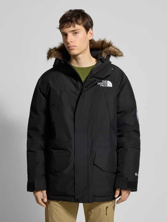 Zdjęcie produktu Parka z kieszeniami z patką i krytym zamkiem błyskawicznym The North Face Czarny