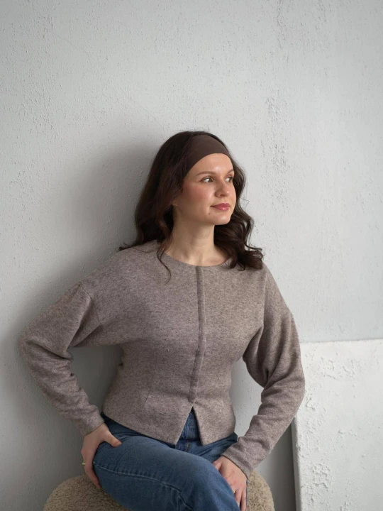 Zdjęcie produktu Paula Cardi – taliowany sweter-żakiet z czystej wełny LAÏF