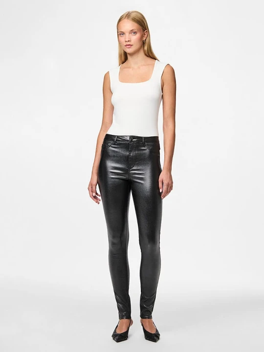 Zdjęcie produktu Pieces Legginsy w kolorze czarnym rozmiar: M