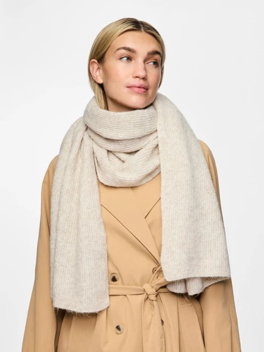 Zdjęcie produktu Pieces Szal w kolorze kremowym rozmiar: onesize