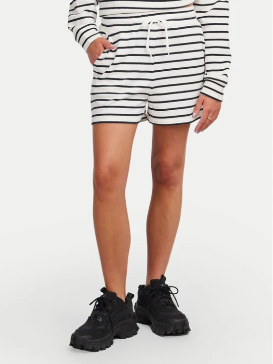 Zdjęcie produktu Pieces Szorty sportowe Chilli 17146889 Biały Regular Fit