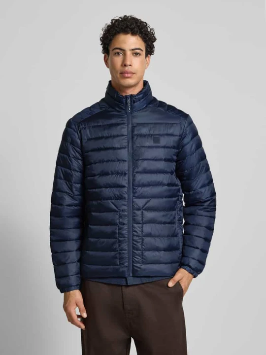 Zdjęcie produktu Pikowana kurtka z kołnierzem stójką i kieszeniami na suwak Jack&Jones Granatowy