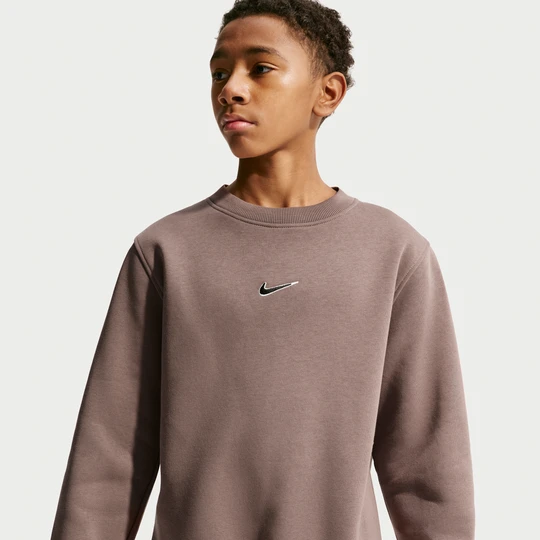 Zdjęcie produktu Piłkarska bluza dresowa z półokrągłym dekoltem dla dużych dzieci Kylian Mbappé Club Fleece - Brązowy Nike