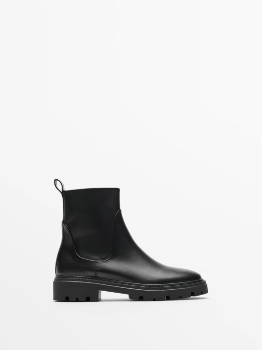 Zdjęcie produktu Płaskie Skórzane Botki Z Trekkingową Podeszwą - Czarny - Massimo Dutti - Female