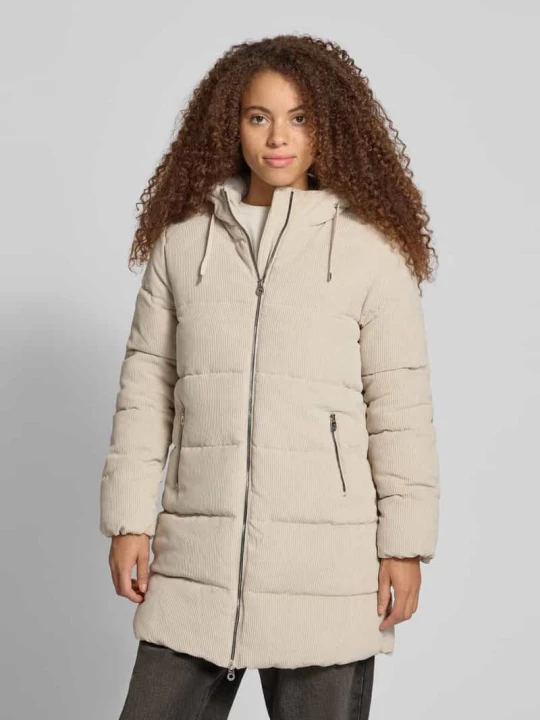 Zdjęcie produktu płaszcz pikowany o kroju regular fit z kapturem model 'DOLLY' Only Złamany biały