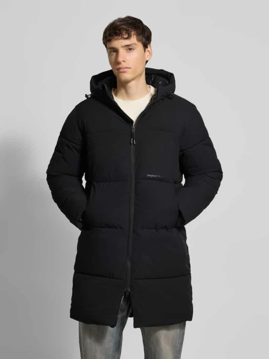 Zdjęcie produktu Płaszcz pikowany o kroju regular fit z kapturem model ‘Jorvester’ Jack&Jones Czarny