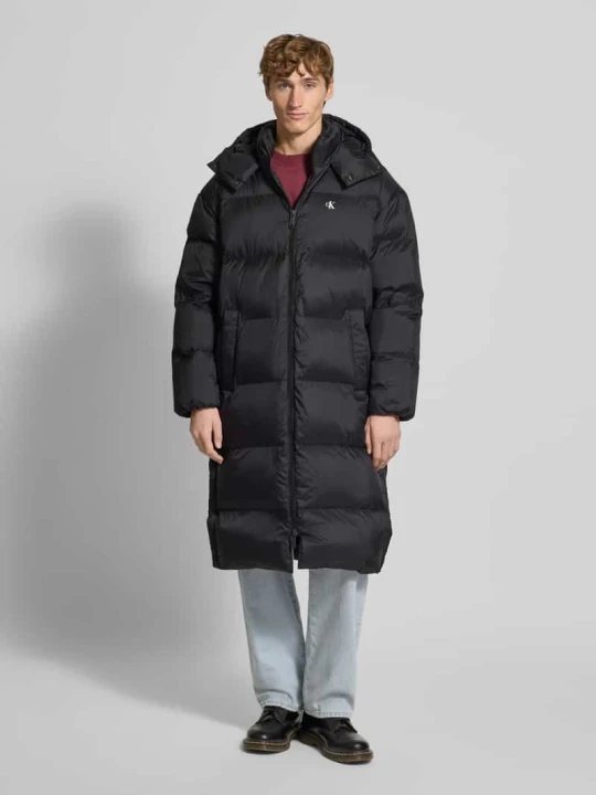 Zdjęcie produktu Płaszcz pikowany o kroju regular fit z nadrukiem z logo Calvin Klein Jeans Czarny
