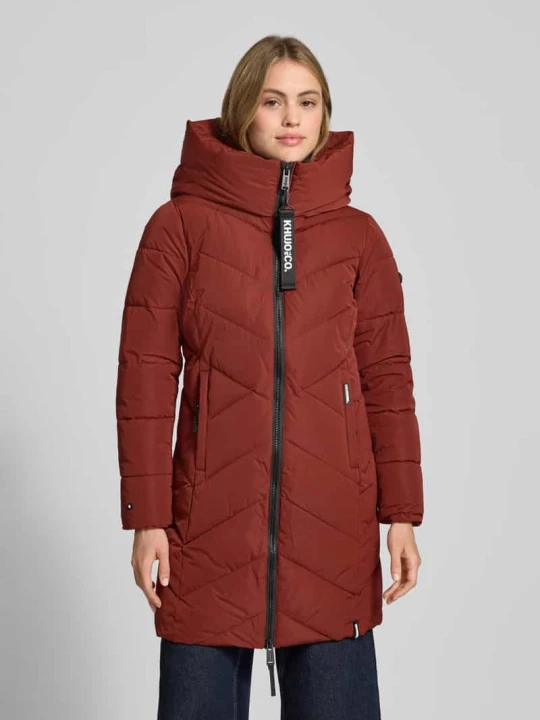 Zdjęcie produktu Płaszcz pikowany o kroju regular fit z nadrukiem z logo model ‘Darka’ khujo Ciemnoczerwony