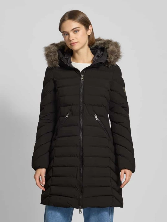 Zdjęcie produktu Płaszcz pikowany o kroju regular fit z obszyciem ze sztucznego futra model ‘Fuji’ Superdry Czarny